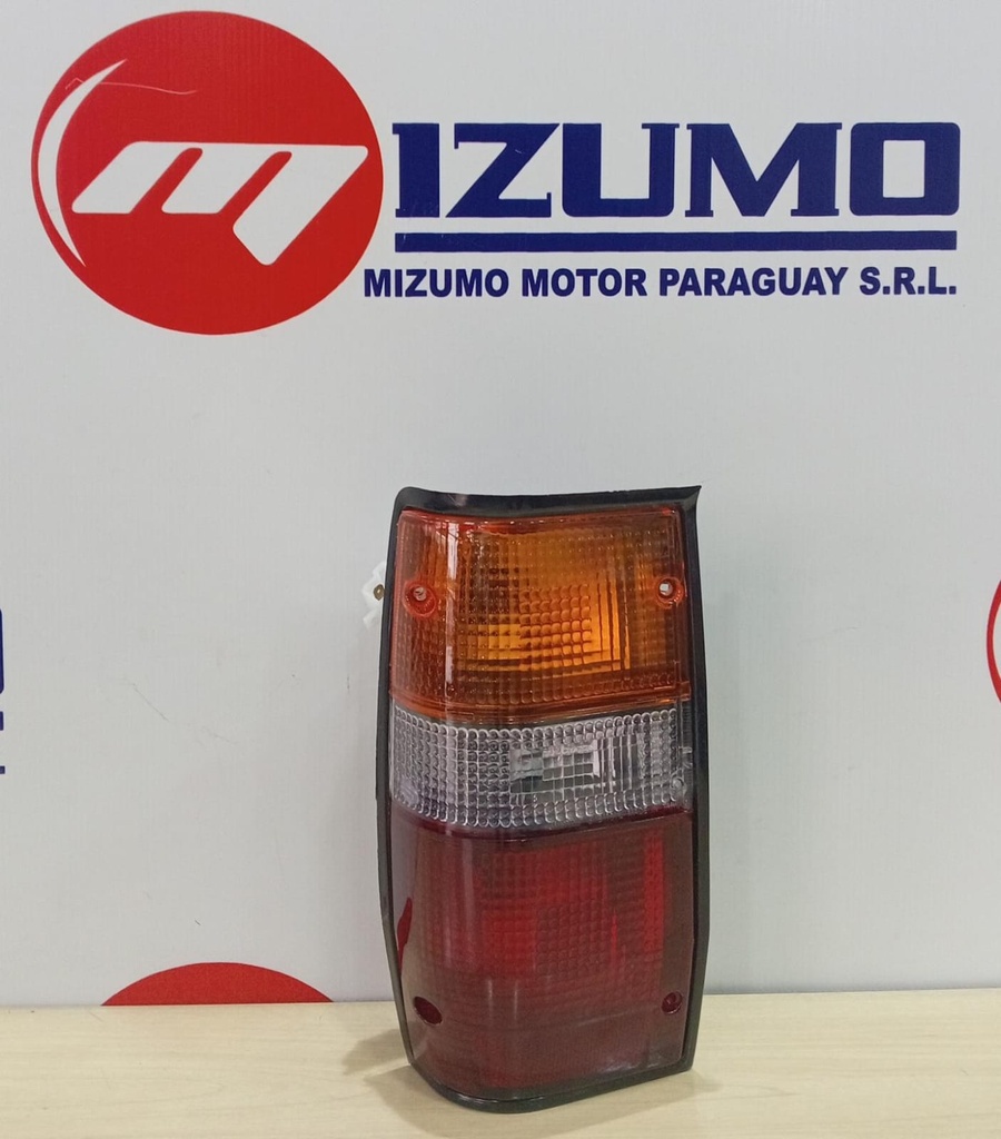 FARO TRASERO NEGRO LH